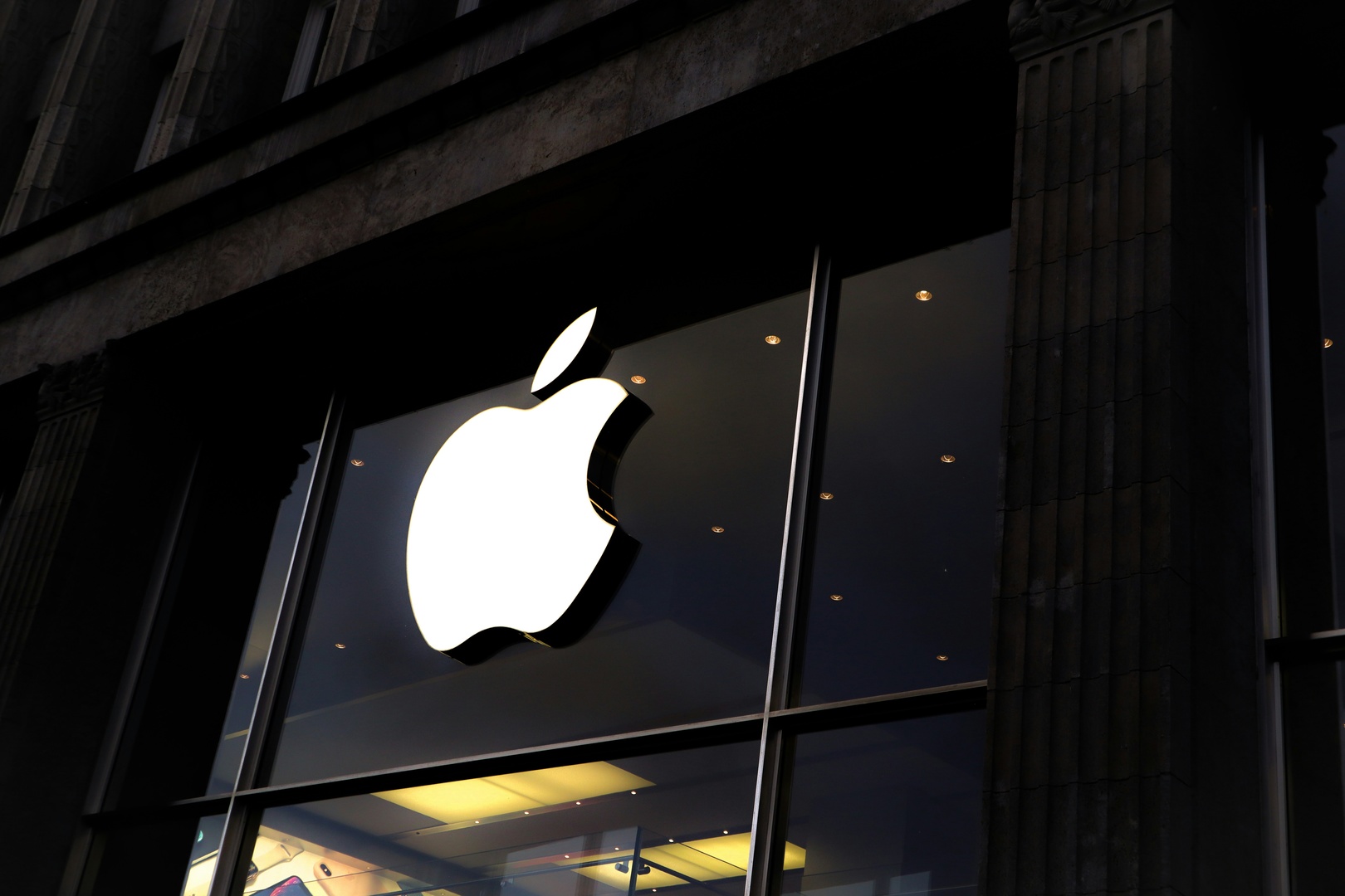 Продажи Apple iPhone подскочили в 1Q2025 на 10%, пользователи испугались пошлин Трампа