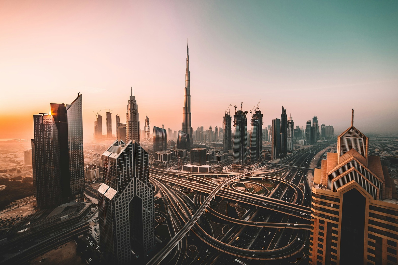 В e& UAE тестируют диапазоны 6 ГГц и 600 МГц для связи 5G