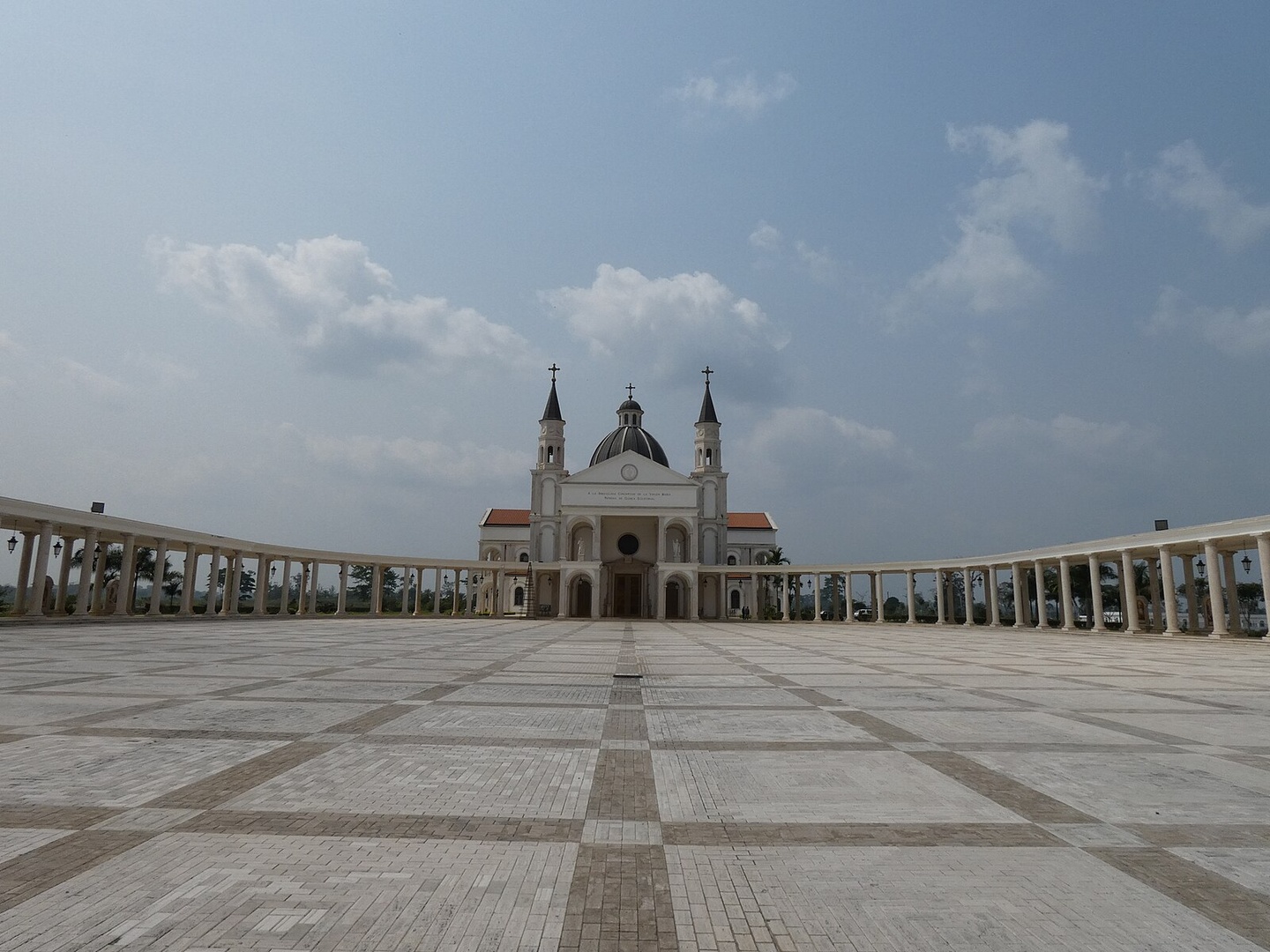 Власти Габона и Экваториальной Гвинеи подписали соглашения об объдинении оптоволоконных сетей, отмене роуминга и улучшении связи у границы