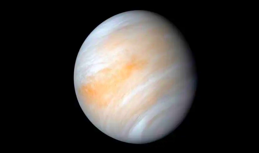 Причины катастрофических ураганов на Венере: тепловые приливы