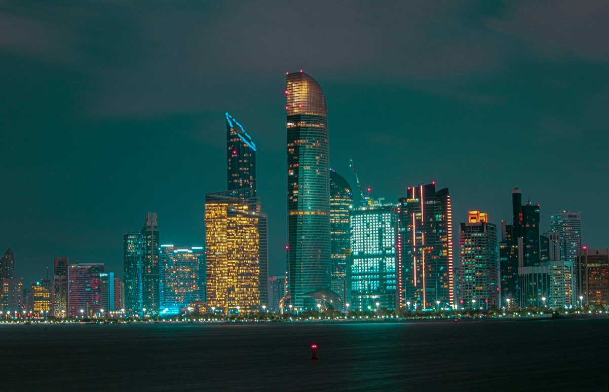 Эмиратская компания e& запускает коммерческую сеть 5G-Advanced на частотном спектре 5425-6125 МГц