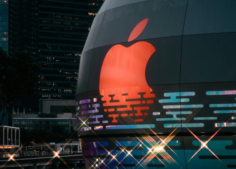 Дональд Трамп угрожает смартфонам iPhone пошлинами в 25%