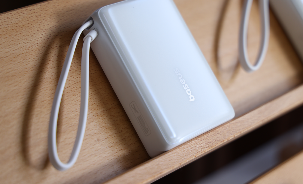 Baseus выпускает портативный аккумулятор EnerZest P1 емкостью 10 000 мА*ч с быстрой зарядкой 22,5 Вт, светодиодным дисплеем и встроенным каб
