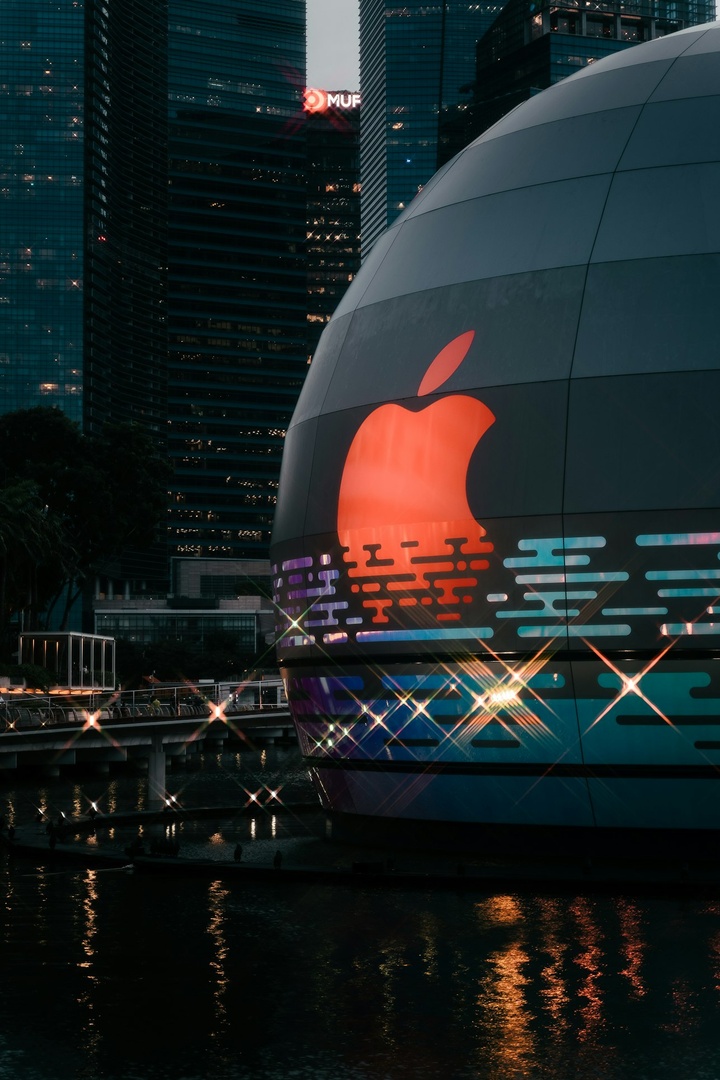 Глава Apple Тим Кук призывает больше инвестировать в ИИ