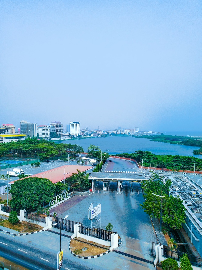 В аэропортах Лагоса и Абуджи теперь можно оплачивать проезд с помощью карт NFC